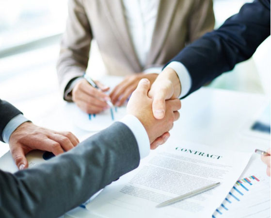 在多工位冷鐓機的設計和制造中，如何考慮生產效率和加工精度的平衡？有哪些優化措施和技術？